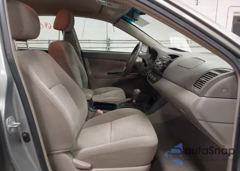 2005 Toyota Camry Le z USA, uszkodzony, nr VIN 4T1BE32K65U944553